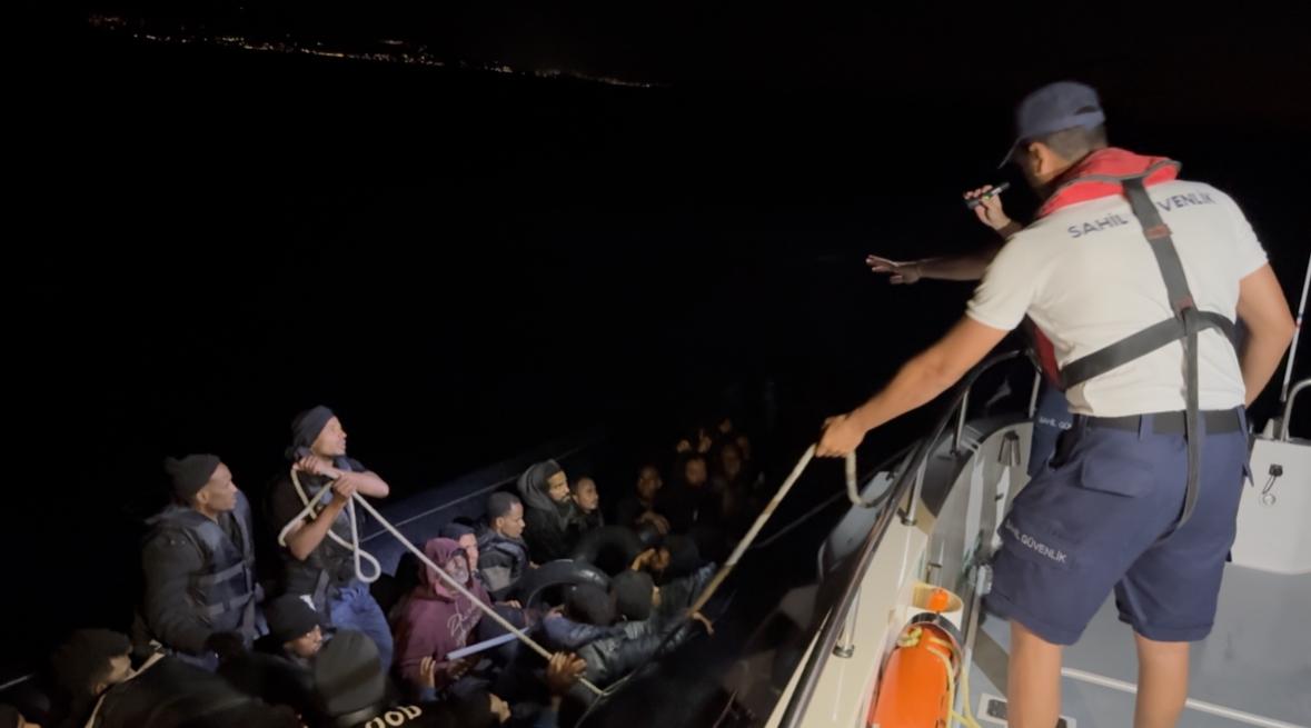 İzmir Açıklarında 41 Düzensiz Göçmen (Beraberinde 1 Çocuk) Kurtarılmıştır
