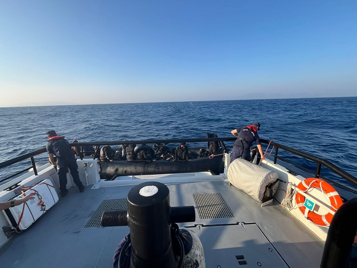İzmir Açıklarında 41 Düzensiz Göçmen Kurtarılmıştır